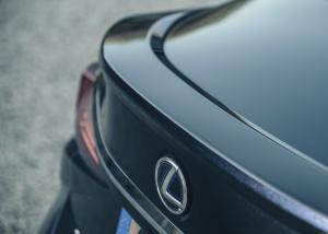 Lexus ES300h with Digital Door Monitors 2020 года  (UK)